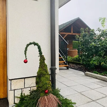 Lusht'n Apartma * Zirovnica