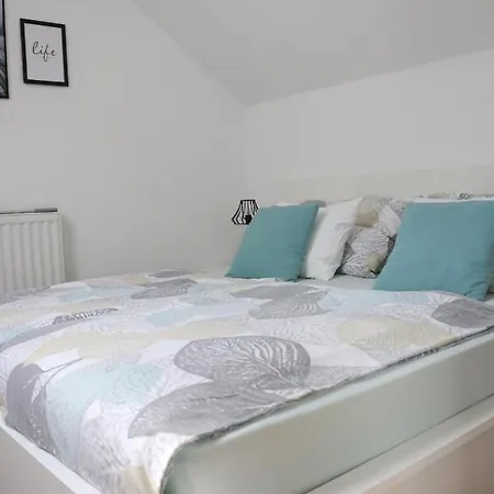 Lusht'n Apartma * Žirovnica