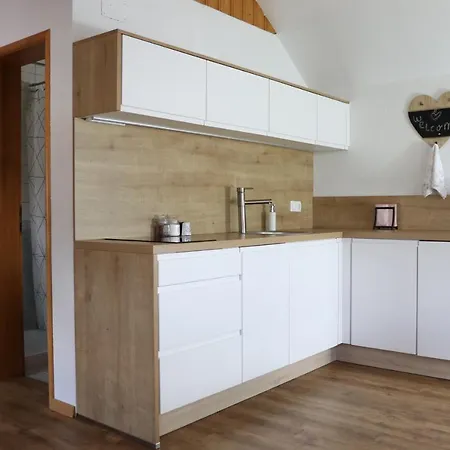 Lusht'n Apartma *