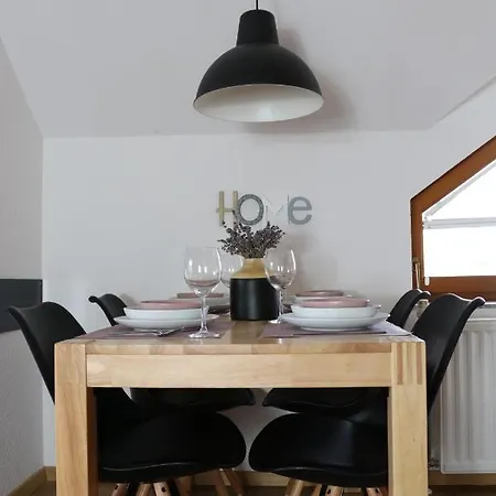 Lusht'n Apartma *