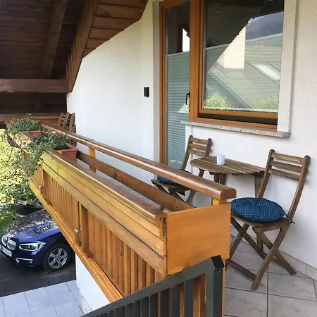 Lägenhet Lusht'n Apartma