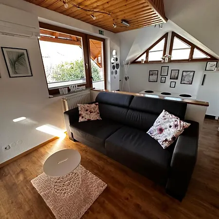 Lusht'n Apartma *