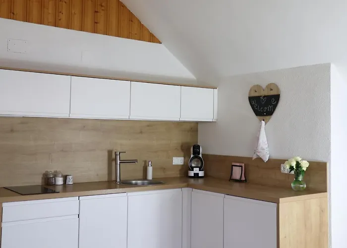 Lusht'n Apartma Appartement Zirovnica