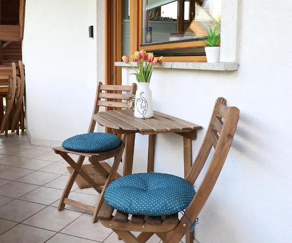 Lusht'n Apartma Appartement *